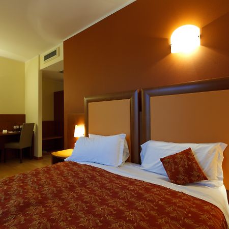 Hotel Villa Delle Rose - Malpensa Oleggio Esterno foto