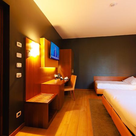 Hotel Villa Delle Rose - Malpensa Oleggio Esterno foto