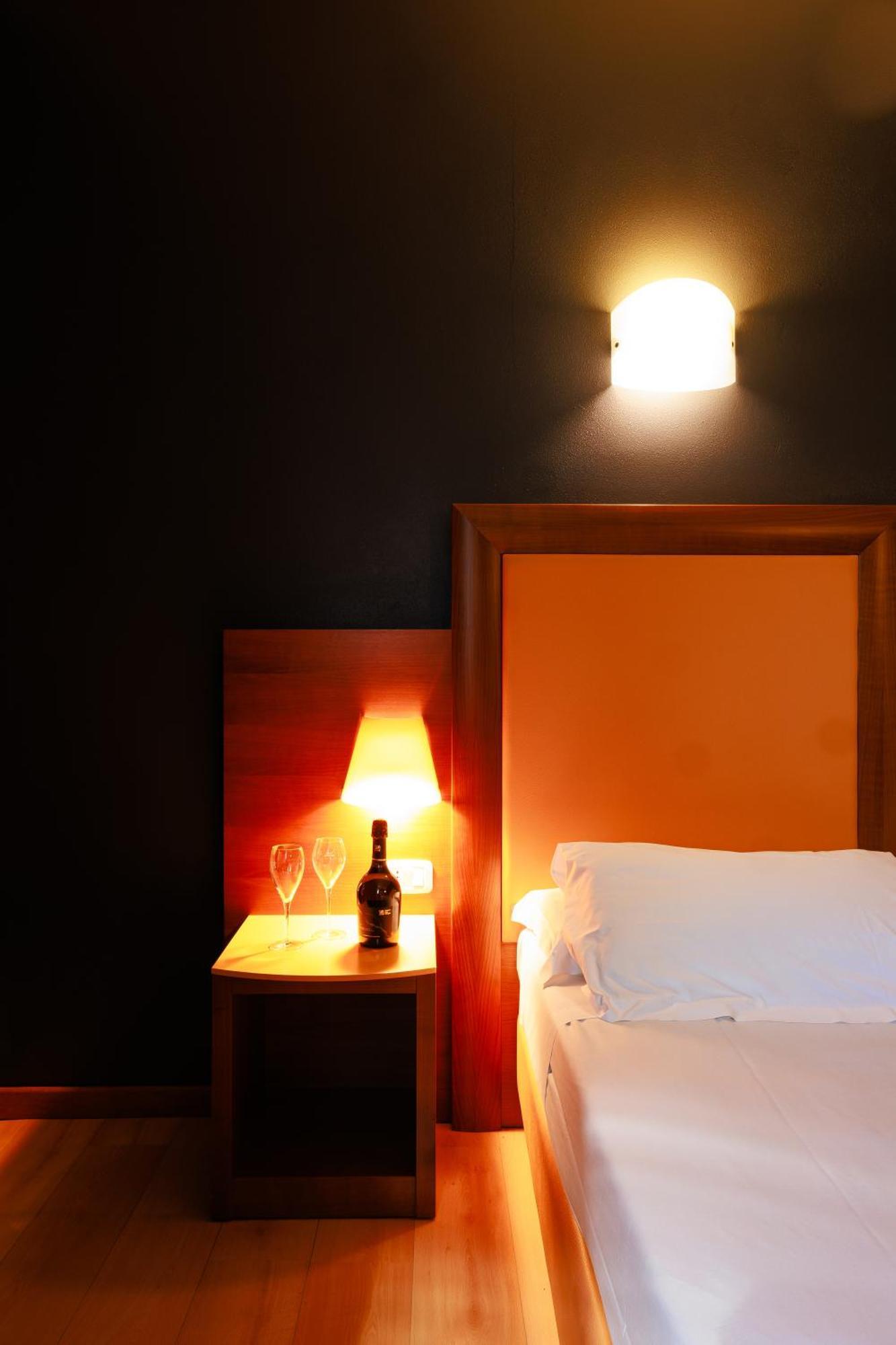 Hotel Villa Delle Rose - Malpensa Oleggio Esterno foto