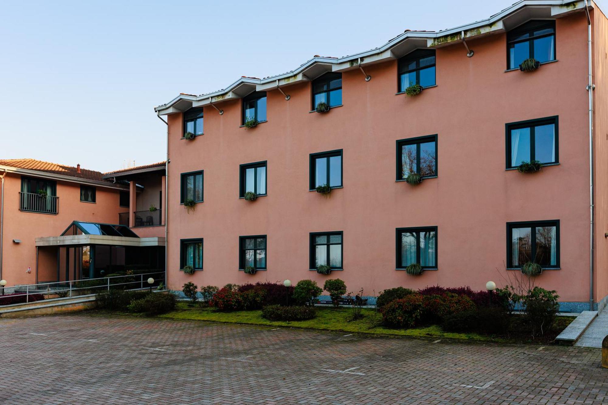 Hotel Villa Delle Rose - Malpensa Oleggio Esterno foto
