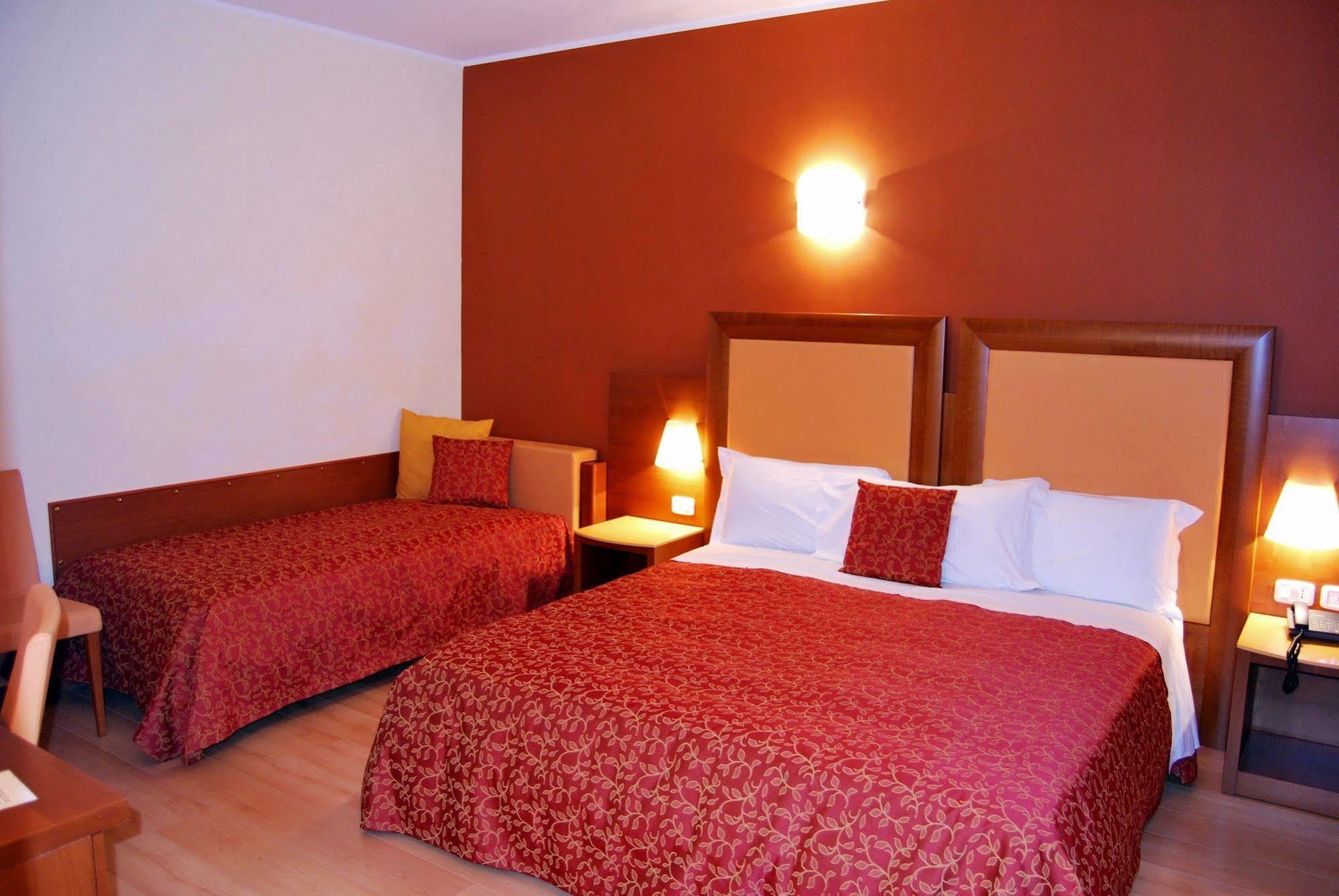 Hotel Villa Delle Rose - Malpensa Oleggio Esterno foto