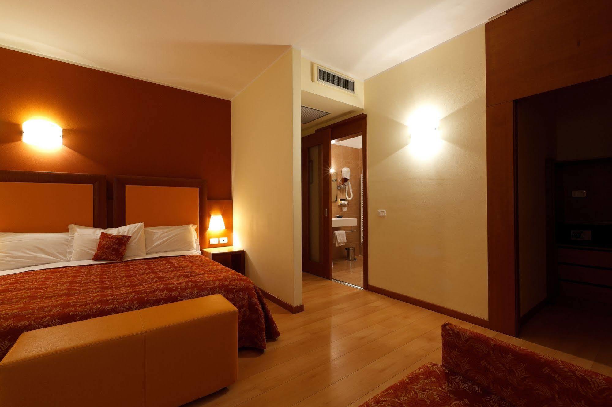 Hotel Villa Delle Rose - Malpensa Oleggio Esterno foto