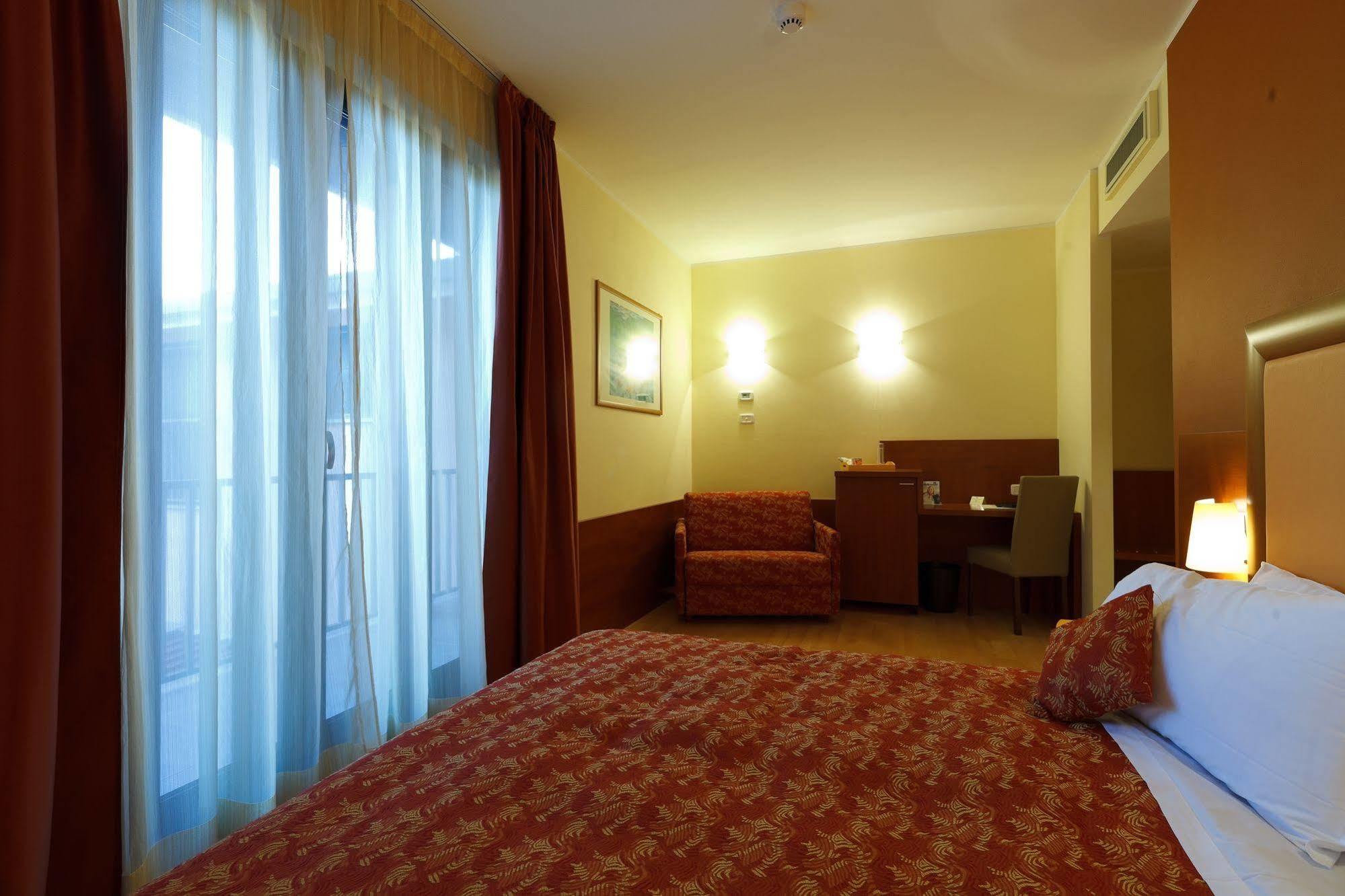 Hotel Villa Delle Rose - Malpensa Oleggio Esterno foto