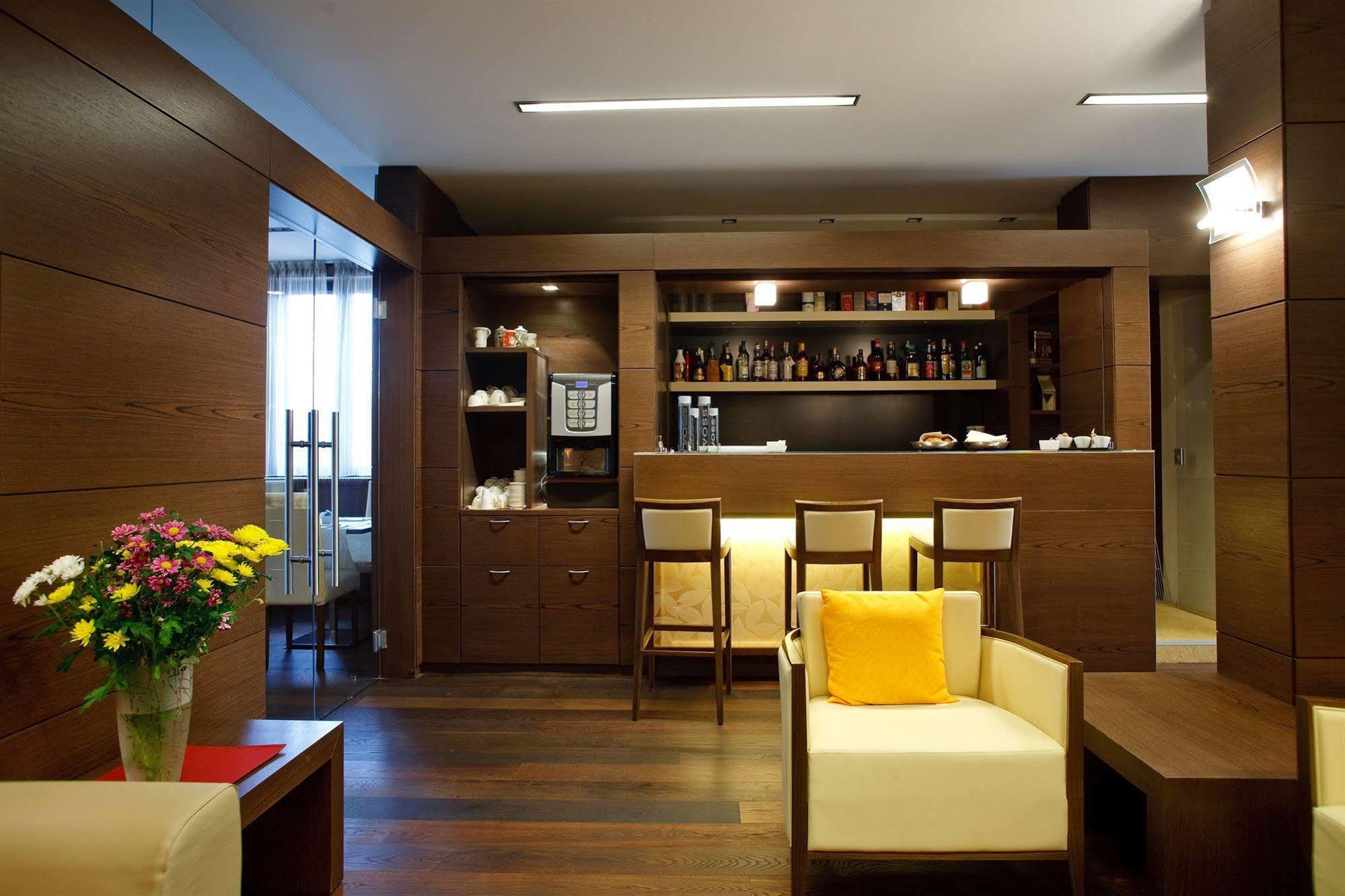 Hotel Villa Delle Rose - Malpensa Oleggio Esterno foto