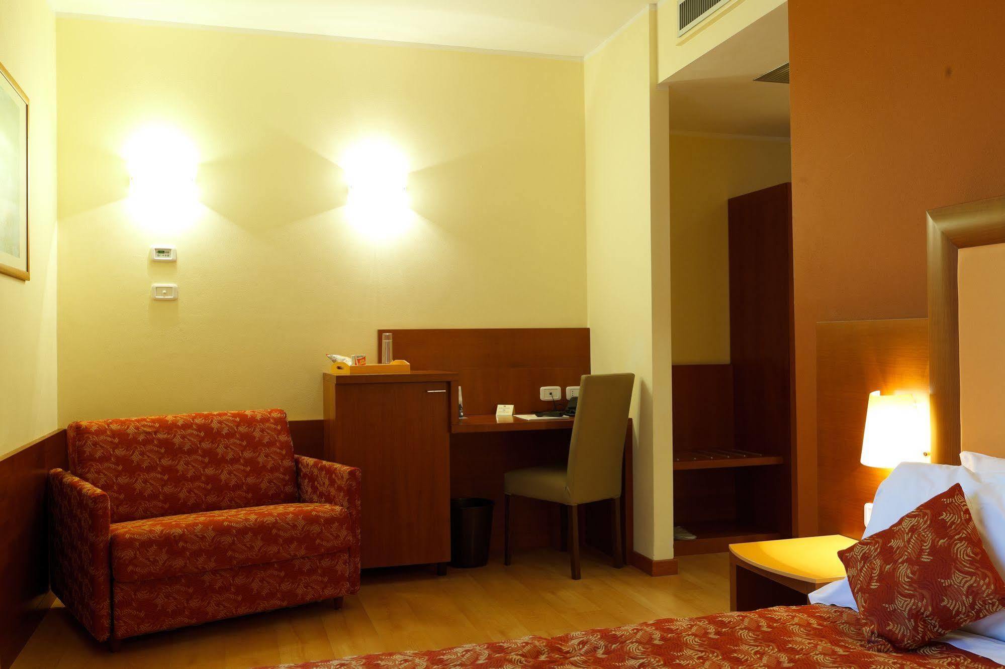 Hotel Villa Delle Rose - Malpensa Oleggio Esterno foto